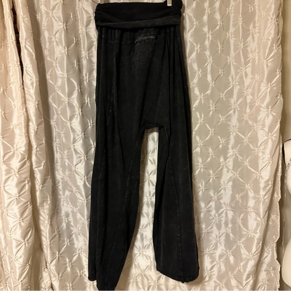 Stylish Black Women's Pants - Picture 6 of 16
